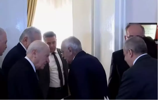 DEVLET BAHÇELİ DEM PARTİYİ KAPIDA KARŞILADI!