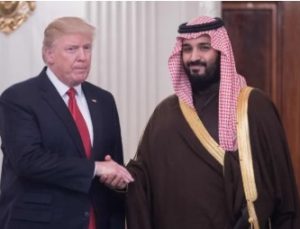 TRUMP: ARABİSTAN PRENSİ KIÇIMI YALIYOR! DEDİ. SORALIM KIÇINI YALAYAN SADECE O MU?