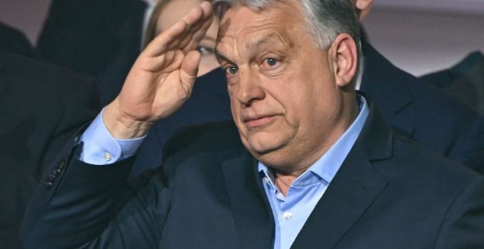 MİLLİYETÇİ POZUNA YATAN VE MİLLİYETÇİ PARTİ KURAN VİKTOR ORBAN ABD’YE Mİ KAÇIYOR!